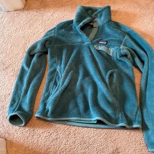 Patagonia pull over size small
